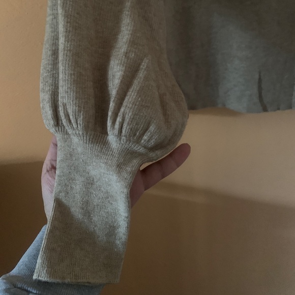 Mango Sweater 🧶 - Picture 3 of 5